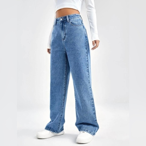 SHEIN EZwear Slant Pocket High‎ Waist Boyfriend Jeans - Picture 2 of 6